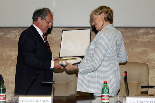 Pier Francesco Guarguaglini riceve il Premio Tarantelli 2005