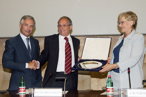 Pier Francesco Guarguaglini riceve il Premio Tarantelli 2005